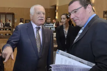 Před pěti lety začala centrální banka uměle oslabovat korunu. Odkaz intervencí zůstává rozporuplný