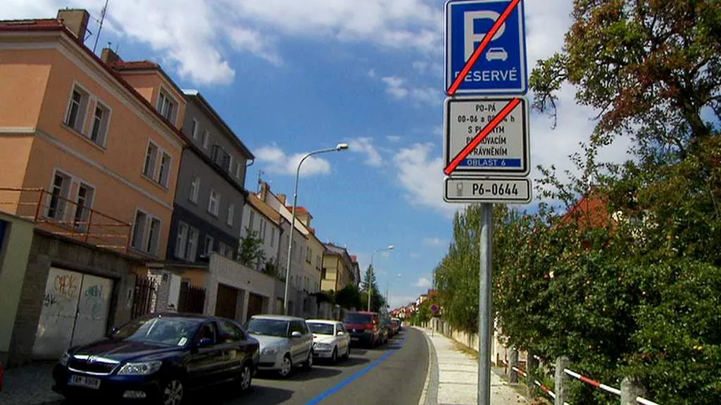 Značky zůstanou do středy přelepené