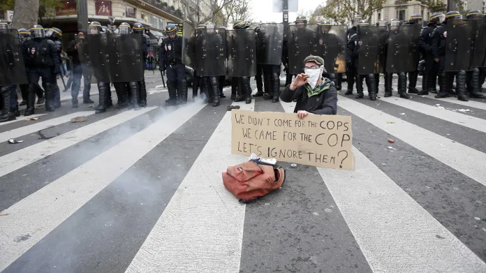 Pařížská demonstrace proti klimatické konferenci