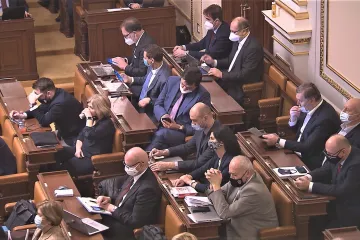 Už jen deset měsíců a stovky restů. Poslanci se neshodnou na prioritách před volbami