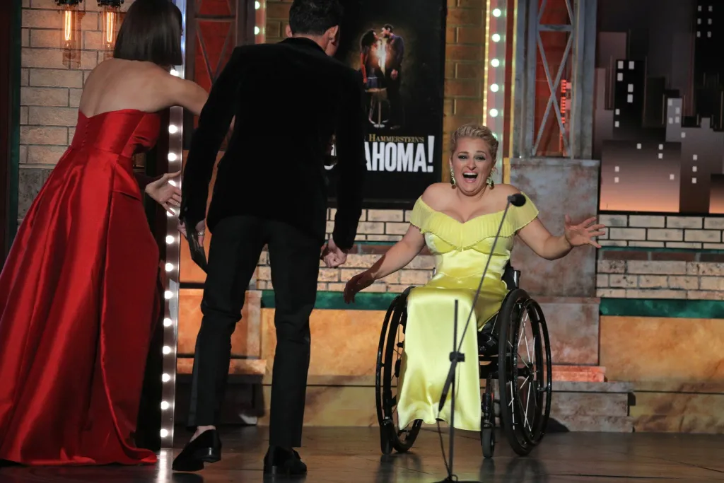 Herečka Ali Strokerová má upřímnou radost z divadelní ceny Tony, kterou dostala za účinkování v broadwayském muzikálu Oklahoma!