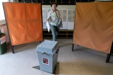Komise vylosovala, ze kterých krajů budou Češi v zahraničí vybírat poslance