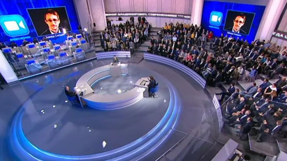 Edward Snowden v debatě s prezidentem Putinem