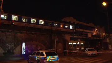 U pražského Vyšehradu se srazil rychlík s pracovním strojem