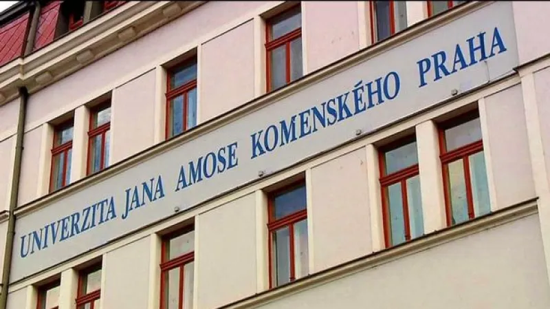 U závěrečných zkoušek na UJAKu by měl sedět úředník ministerstva