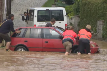 Vydatné deště zastavily vlaky u Plzně. Meteorologové varují před dalšími bouřkami