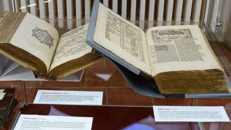 Bible kralická slaví 400 let
