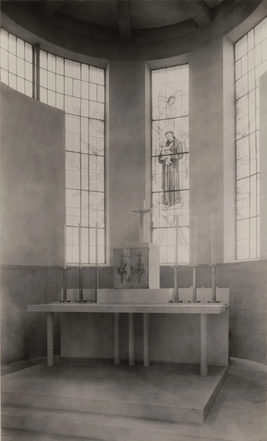 Fotografie z roku 1927. Architekt František Lýdie Gahura. Kostel v obci Míškovice