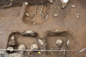 Ve Zbečně vykopali pohřebiště z doby Přemyslovců i pozůstatky pravěkého osídlení