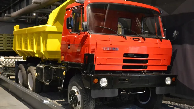 Tatra 815 ve verzi jednostranný sklápěč v kopřivnickém muzeu