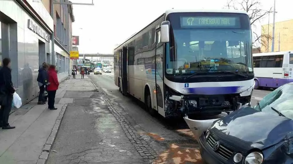Nehoda, kterou způsobil opilý řidič autobusu