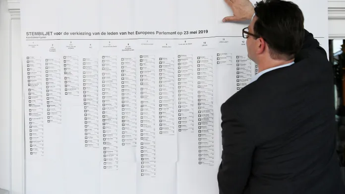 Státy Unie začínají volit do europarlamentu