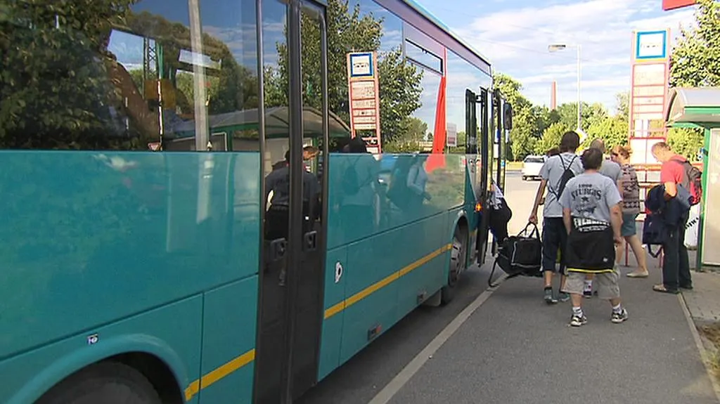 Cestující na zastávce