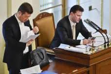 O post místopředsedy sněmovny se v úterý utkají Vondráček a Okamura