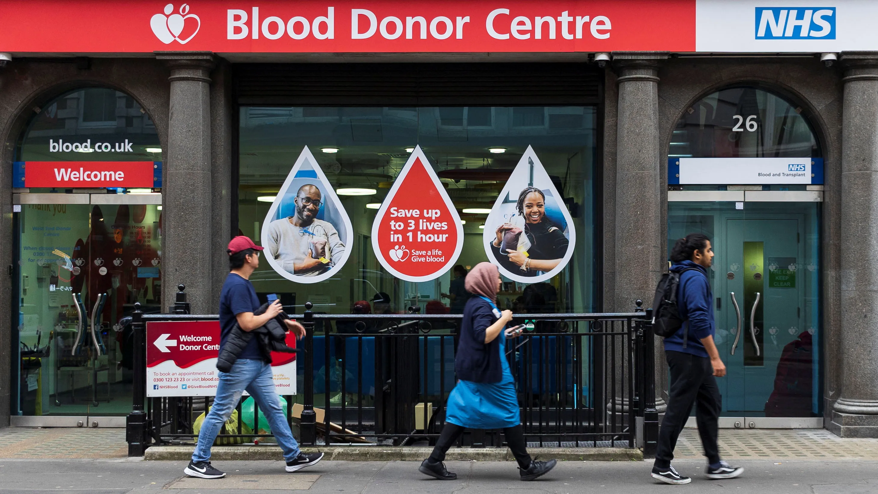 „Den hanby pro Británii.“ Vyšlo najevo, že pacienti léta dostávali krev se žloutenkou či HIV