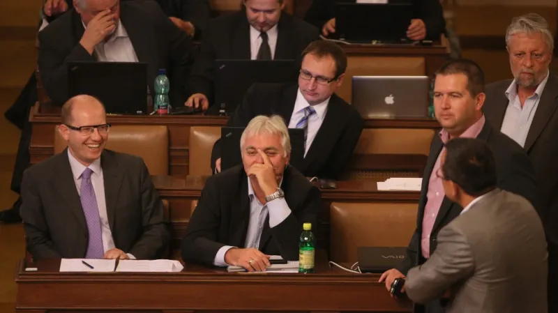 Poslanecký tábor ČSSD k vyslovení nedůvěry vládě potřeboval 101 hlasů