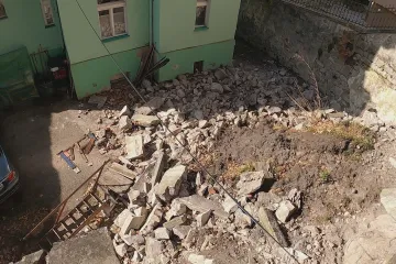 Stovky opěrných zdí v Karlových Varech potřebují opravu. Stála by nejméně dvě miliardy