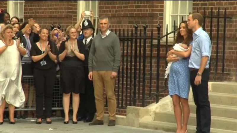 Británie poprvé spatřila královského syna