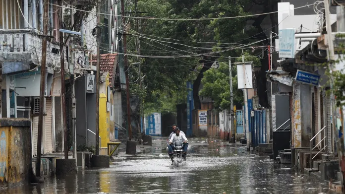 Do Indie se blíží cyklon Bipardžoj