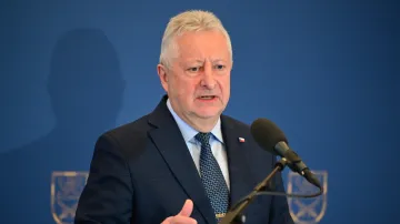 Ministr obrany Jaromír Zůna (za SPD)