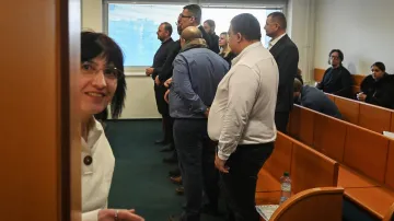 Část obžalovaných v soudní síni Okresního soudu v Havířově