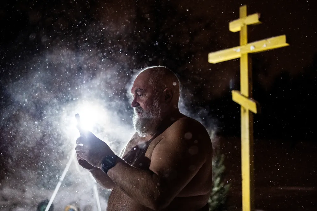 Název Tři králové vychází z tradice, která tvrdí, že příchozí byli králové z dalekých zemí na východě. Muž z Ruska se účastní oslav