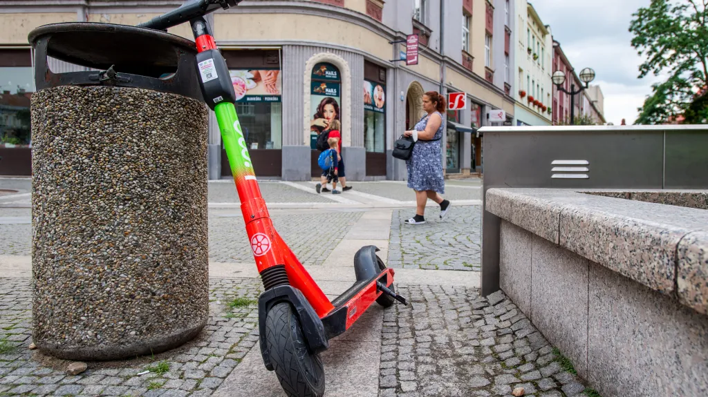 Sdílená elektrokoloběžka v Hradci Králové