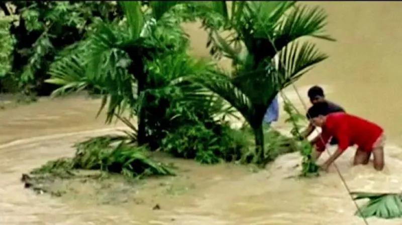 Mahasen zeslábl na tropickou bouři