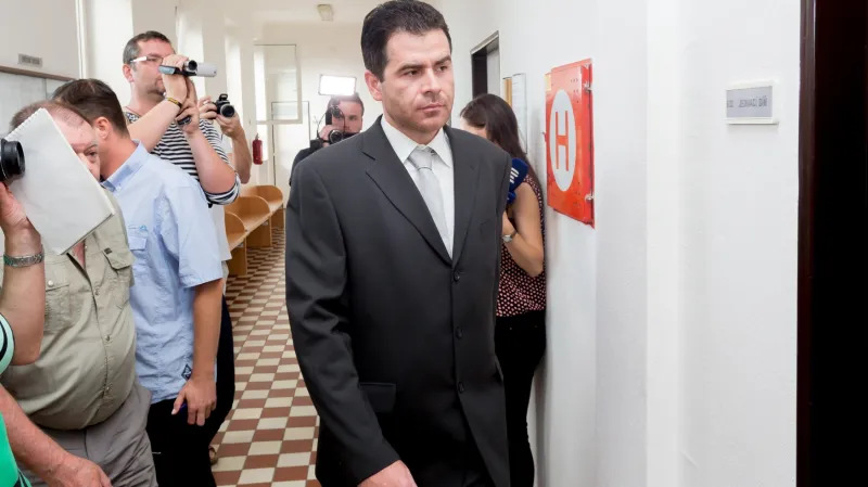 Jaromír Pánek je podezřelý z distribuce lihu obsahujícího metanol. Odmítá vypovídat.
