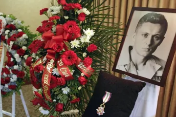 Pohřeb Ctirada Mašína: Salvy a ocenění od Vondry