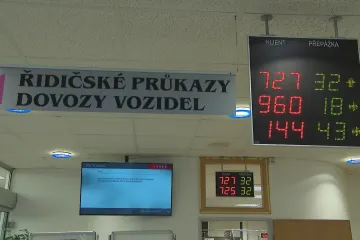 Digitální revoluce na úřadech se blíží. Papírové formuláře ale zůstanou zejména kvůli starším lidem