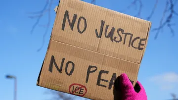 Protesty v Minneapolisu proti ICE po zastřelení muže