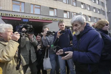 Jurij Dmitrijev věnoval život odhalování Stalinových zločinů. Zastánci historika tvrdí, že padl Kremlu v nemilost