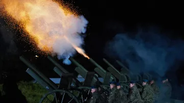 Dělostřelecká salva odstartovala na Westerplatte oslavy konce druhé světové války