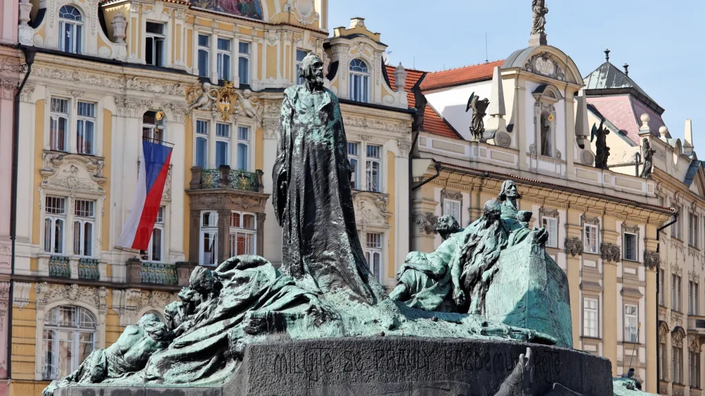 Památník mistra Jana Husa na Staroměstském náměstí v Praze