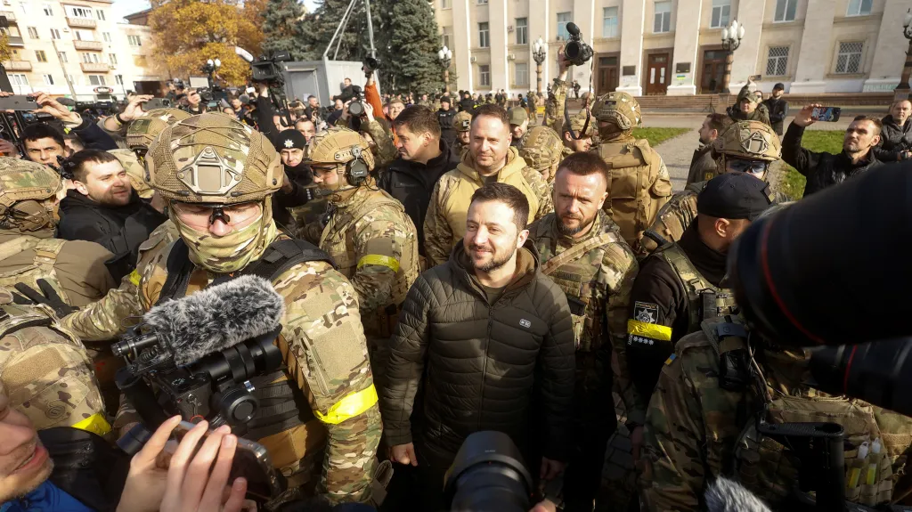 Zelenskyj přijel do osvobozeného Chersonu
