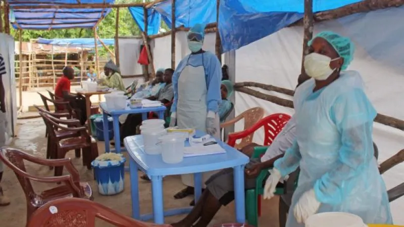 Ředitel české pobočky Lékaři bez hranic k ebole: Prozatím není důvod k panice