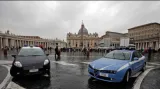 Vatikán odmítá spekulace médií