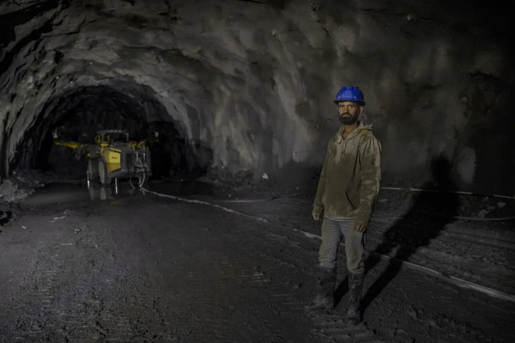 Stavba tunelu Z-Morh v regionu Ladak v indické části Kašmíru zajistí dopravní spojení mezi městy Kargil a  Šrínagar, které je v zimních měsících nedostupné a vytvoří spojnici do sousedního Pákistánu