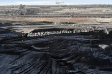 „Skončete hned!“ Stovky aktivistů blokovaly uhelné doly a elektrárnu českých vlastníků v Německu
