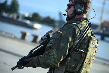 Technika jako ve hře, láká Bundeswehr mladé. Ne všem se to zamlouvá