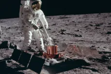 Konspirace o nafilmovaném přistání na Měsíci se šířila i bez internetu. V době knih jí věřilo víc lidí