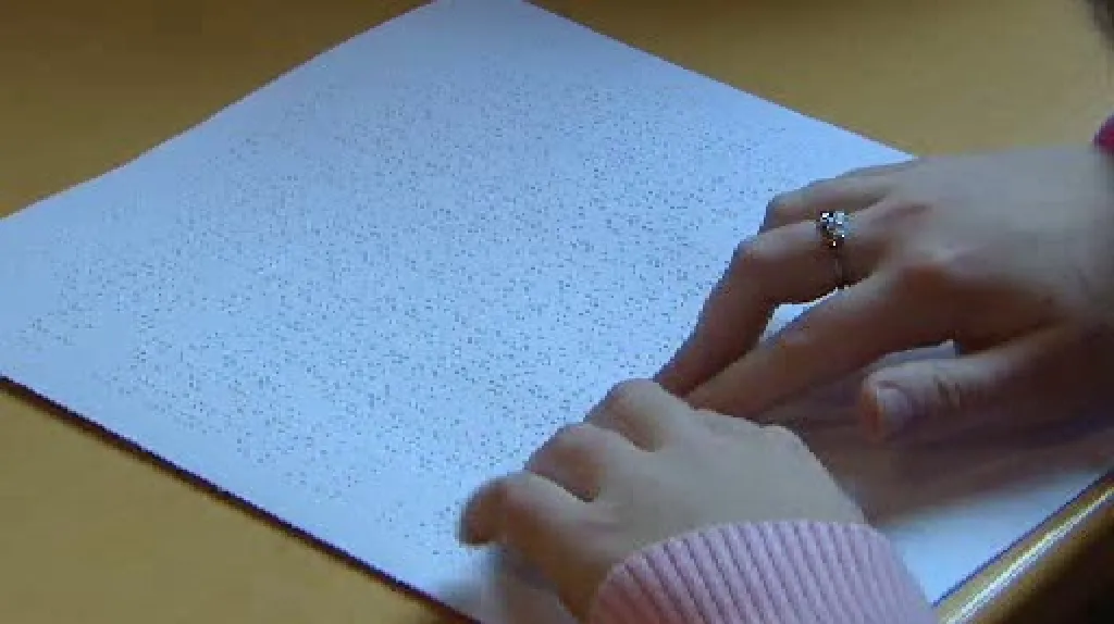 Čtení Braillova písma