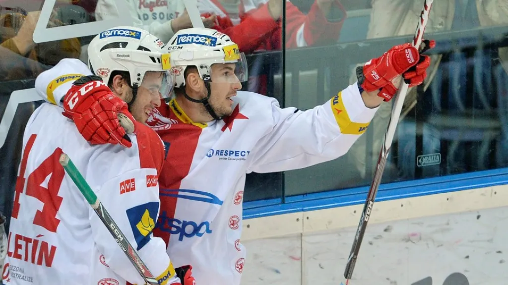 Slavící hokejisté Slavie