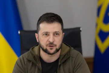 Zelenskyj zůstává kvůli válečnému stavu prezidentem. Jeho legitimitu zpochybňuje jen Rusko