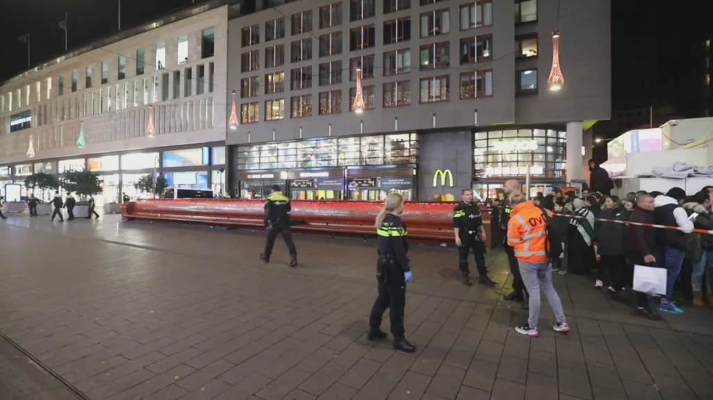 Policie na místě útoku v Haagu
