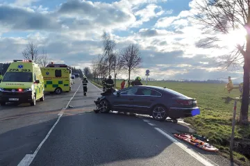 Při srážce aut mezi Litomyšlí a Poličkou zemřeli tři lidé