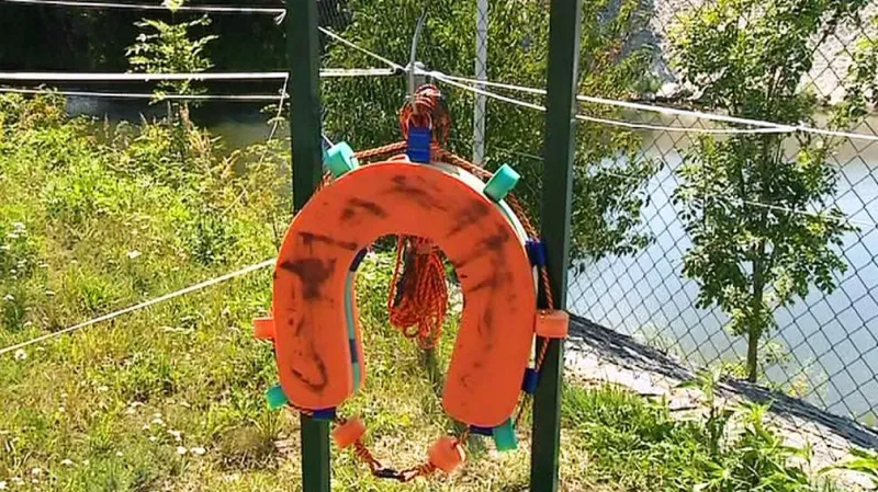 Záchranné prvky na jezu