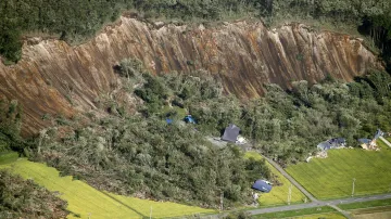 Japonsko zasáhlo silné zemětřesení, provázely ho sesuvy půdy