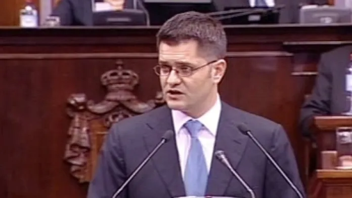 Srbský ministr zahraničí Vuk Jeremić při projevu v srbském parlamentu